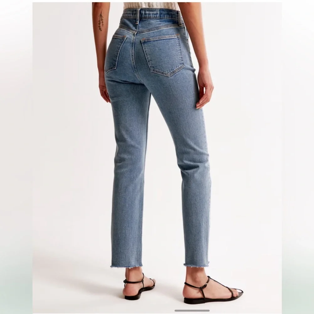 Abercrombie Ultra High Rise Ankle Straight Jean - Picture 5 of 11